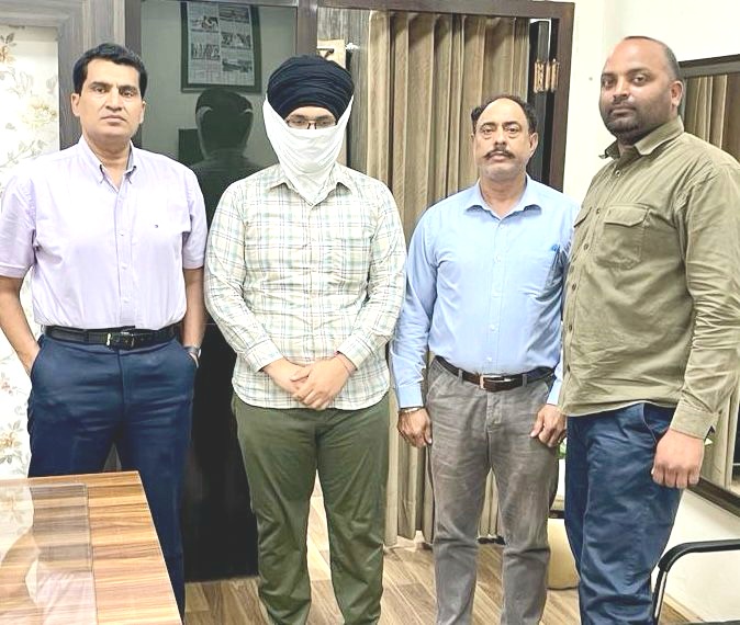 Mal Patwari arrested by vigilance on the charge of taking bribe of Rs 5200 in exchange for land marking
